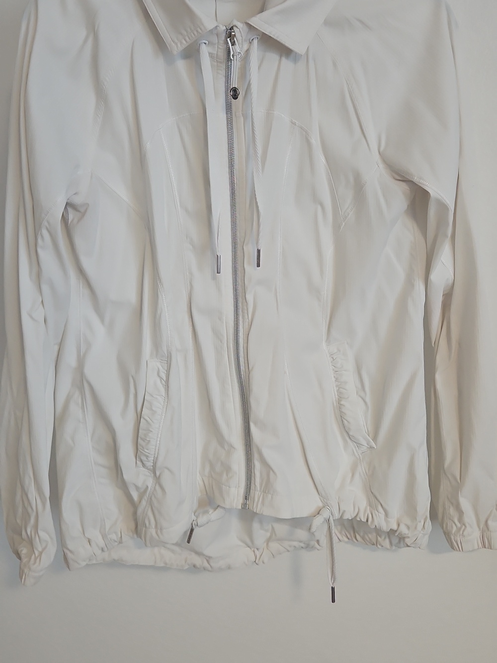 Lululemo. White Zip-Front Lightweight Jacket Sz 8